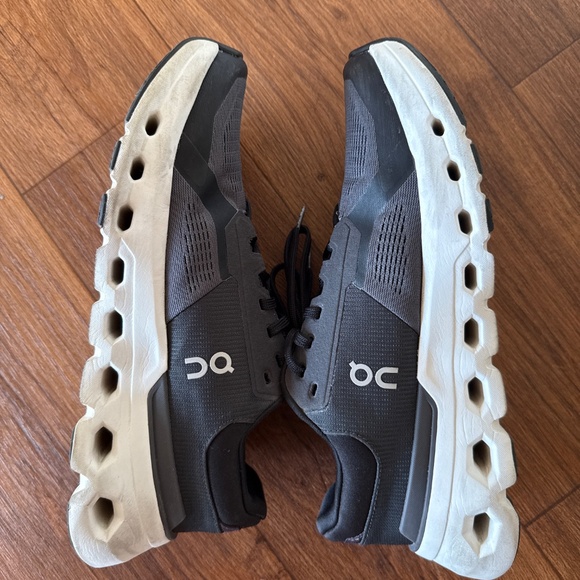 On women's Cloudrunner 2 Running Shoes - Picture 4 of 6